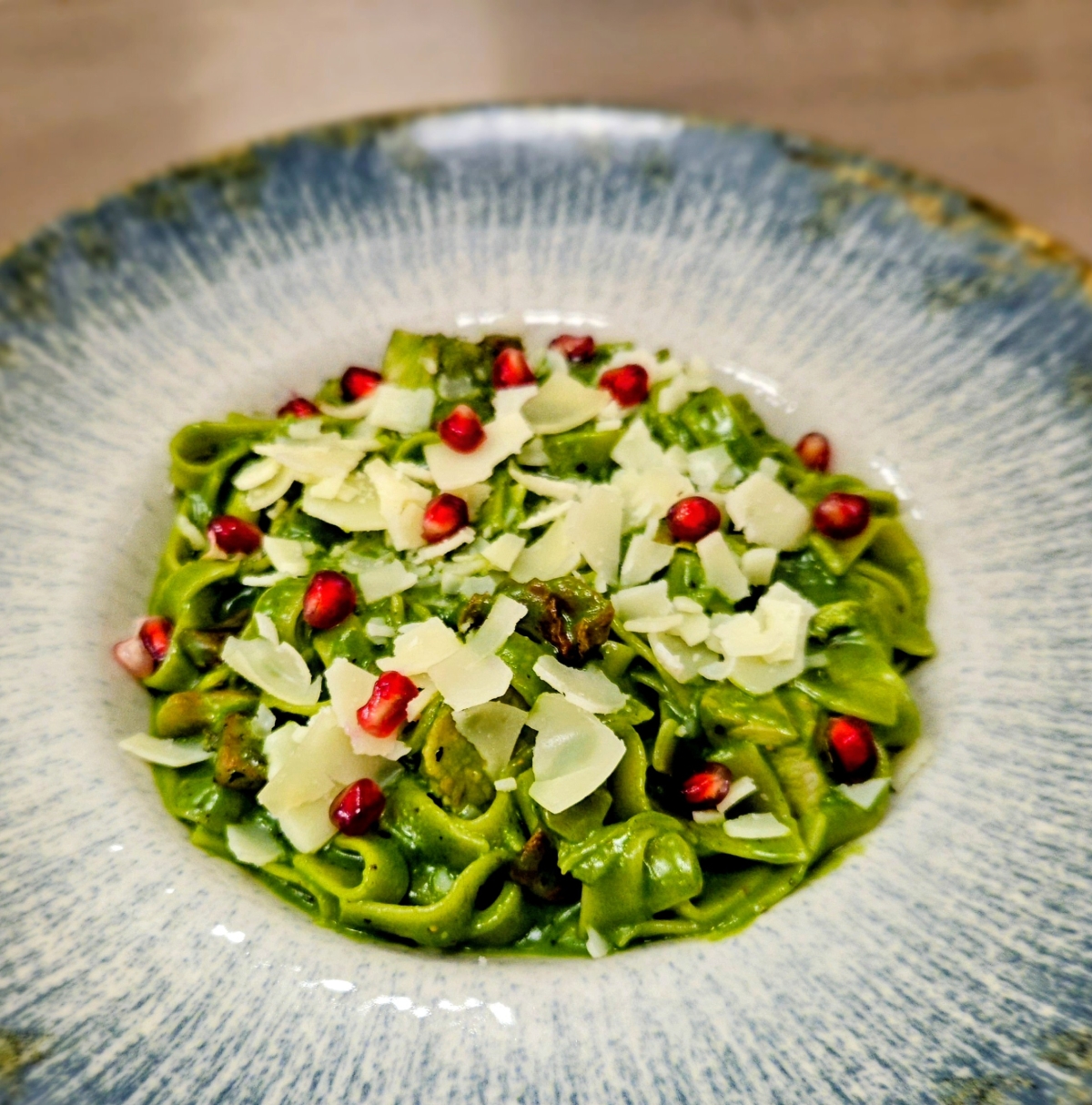 Tagliatelle with chicken, spinach cream, walnuts and pomegranate from the menu of Vall's Kitchen/Валс Китчън