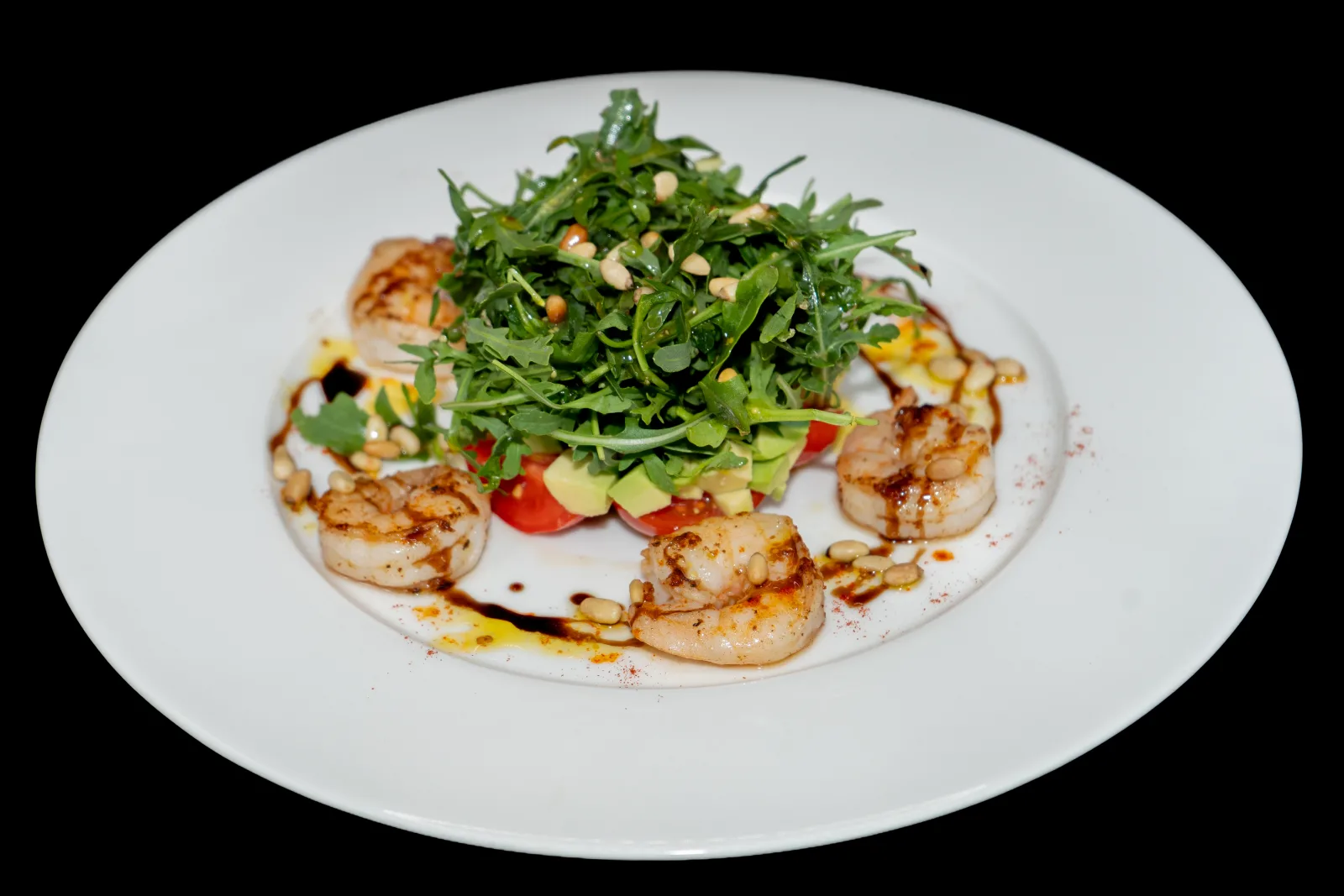 Salad with shrimp, avocado and French vinaigrette from the menu of Restaurant Europe Merul