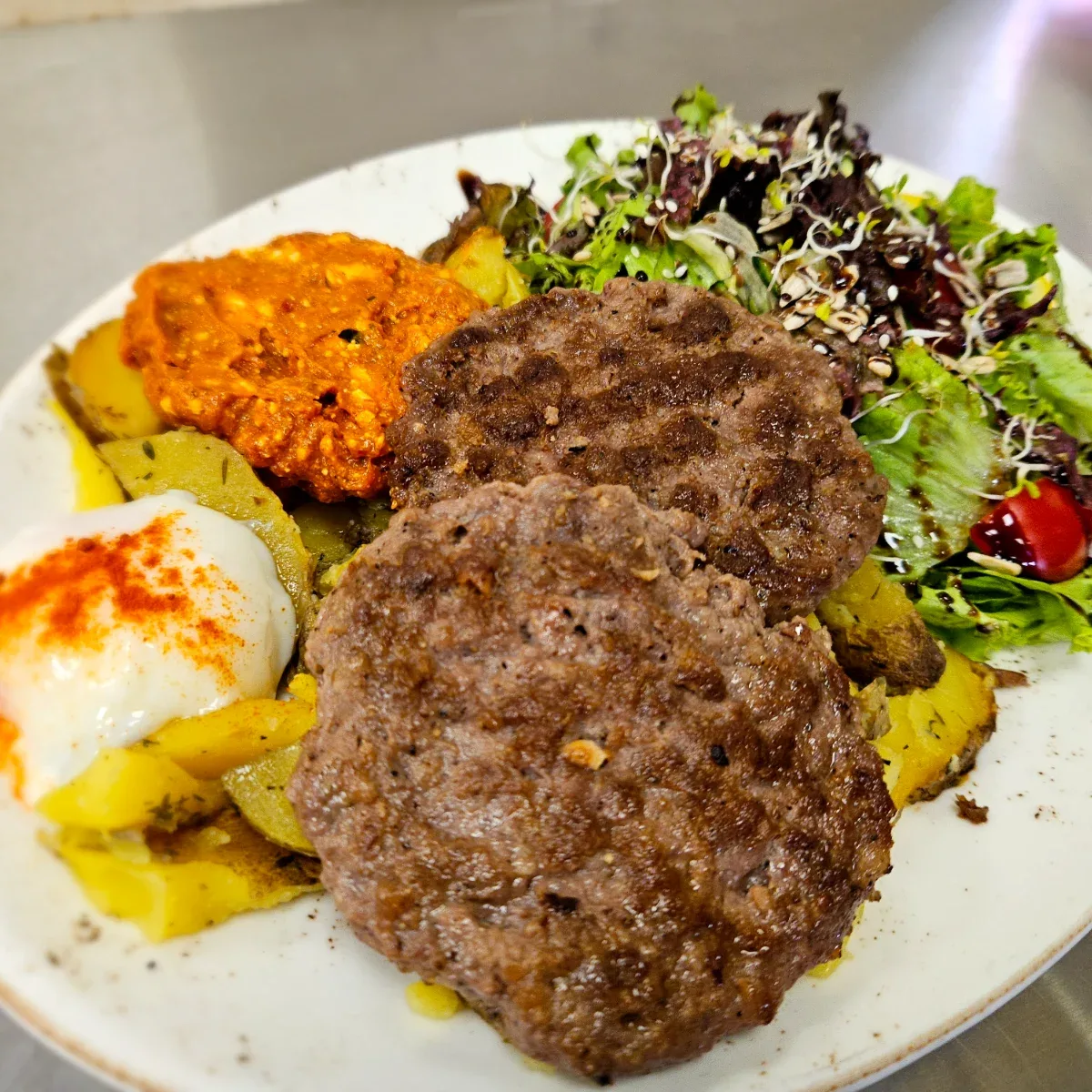 “Протеинови Конски кюфтета” от менюто на Vall's Kitchen/Валс Китчън